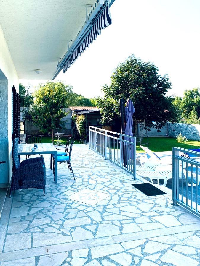 Holiday Home Endi Unesic Luaran gambar