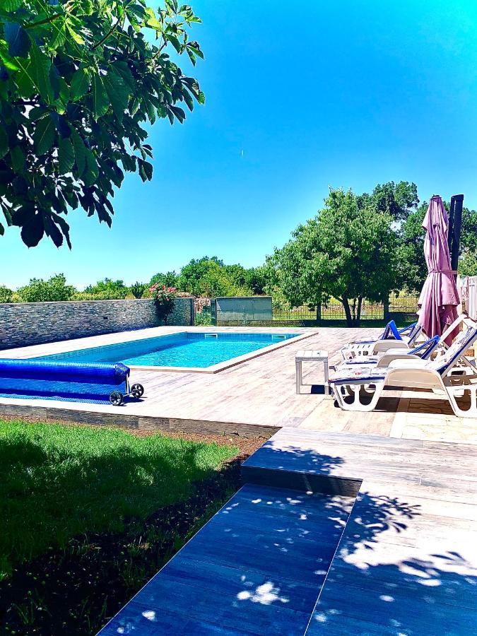 Holiday Home Endi Unesic Luaran gambar