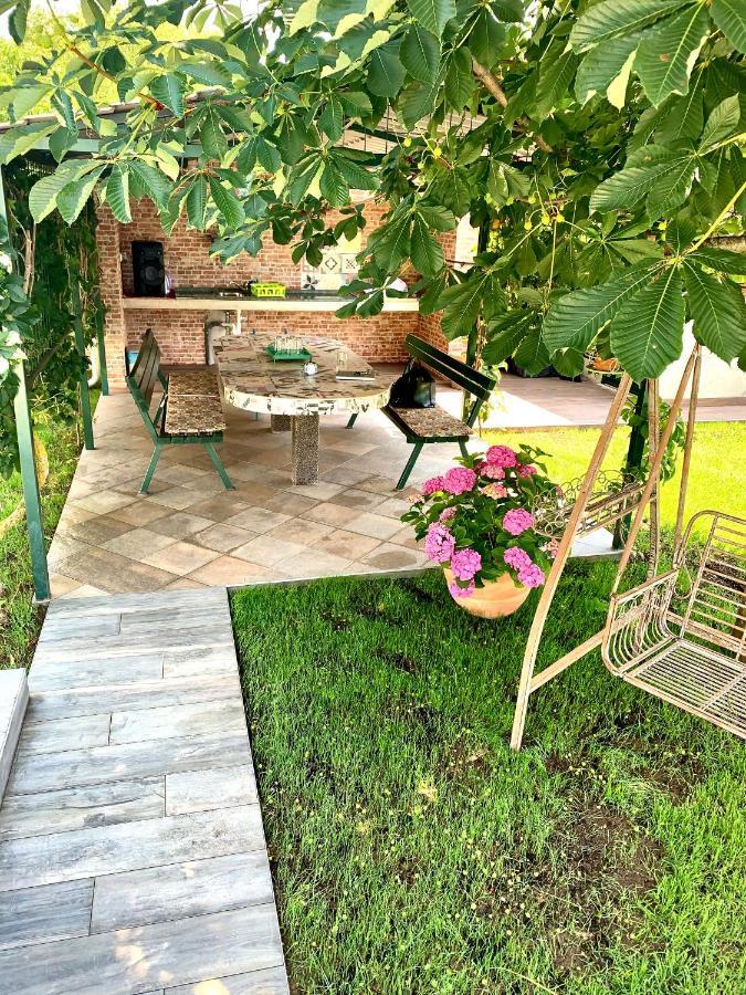 Holiday Home Endi Unesic Luaran gambar