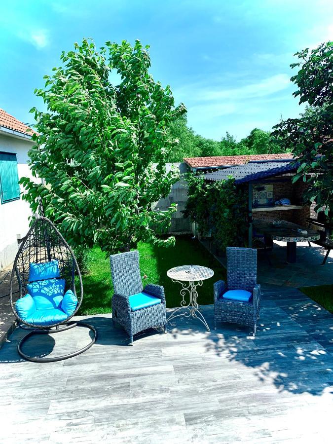 Holiday Home Endi Unesic Luaran gambar